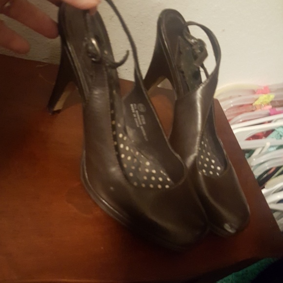 heels - Picture 3 of 3